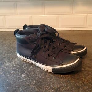 Converse all star thick canvas shoes with padded ankle. Size 8.5 women, 6.5 men.